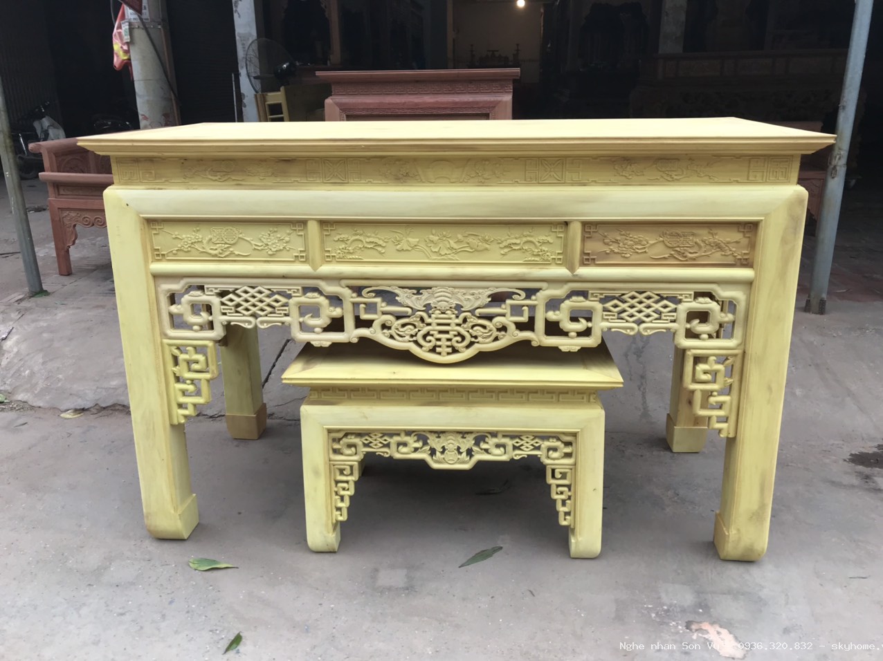 Bàn thờ đứng gỗ gụ màu cánh gián mẫu Hoạch Tài tại Ba Đình