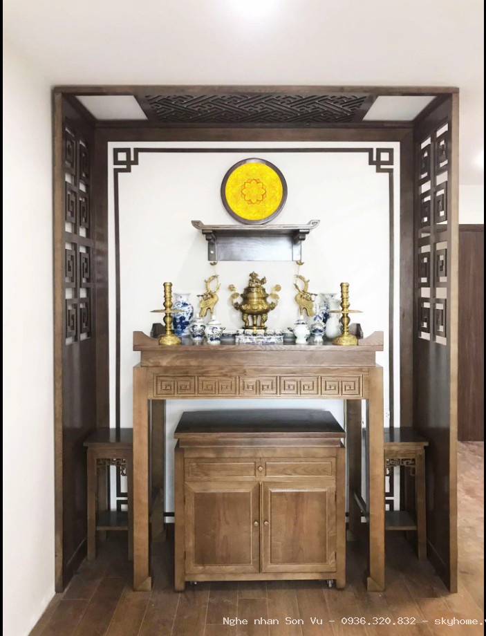 Bàn thờ đứng gỗ gụ màu óc chó mẫu nghênh phúc tại Nam Từ Liêm