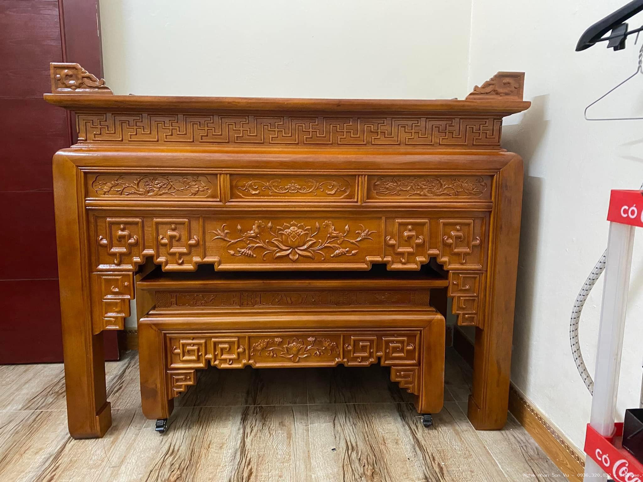 Bàn thờ đứng gỗ sồi màu nguyên bản mẫu Chiện Thọ Mâm Rút tại Nam Từ Liêm