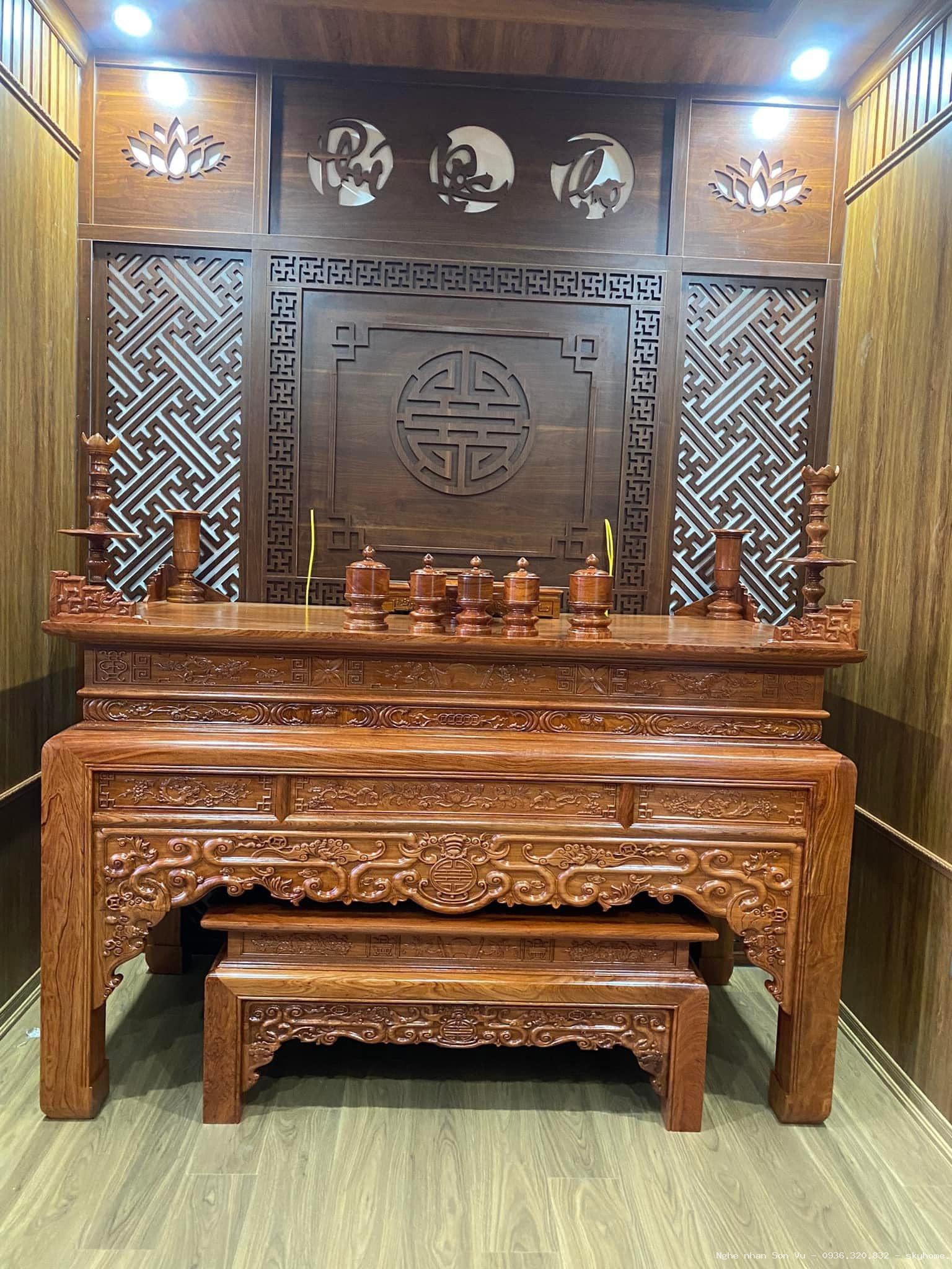 Bàn thờ đứng gỗ sồi màu óc chó mẫu triện vạn mâm rút tại Hà Đông