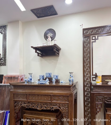 bàn thờ gỗ hương đơn giản tại Long Biên