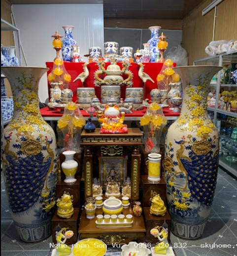 Mẫu bàn thờ đơn giản cho chung cư cùng vách bàn thờ tại Tây Hồ