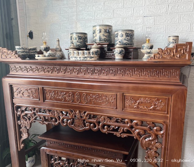 Mẫu Bàn Thờ Đứng Gỗ Hương tại Tây Hồ