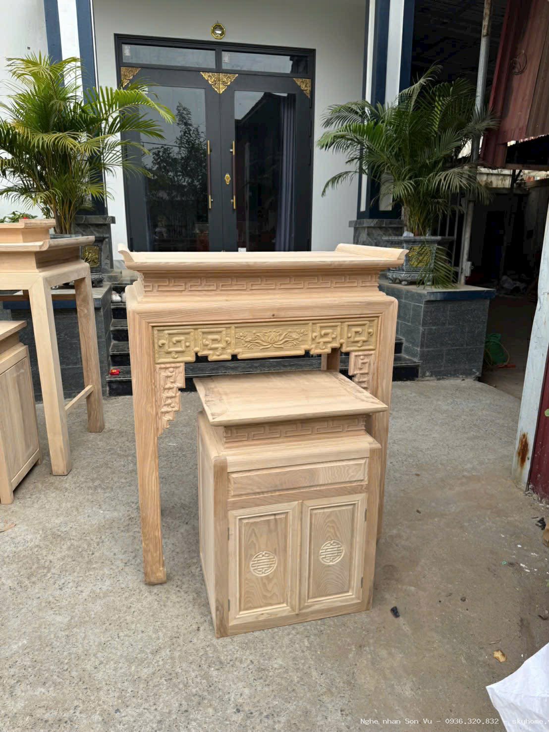 Phòng thờ chung cư cao cấp tại phòng khách tại Nam Từ Liêm