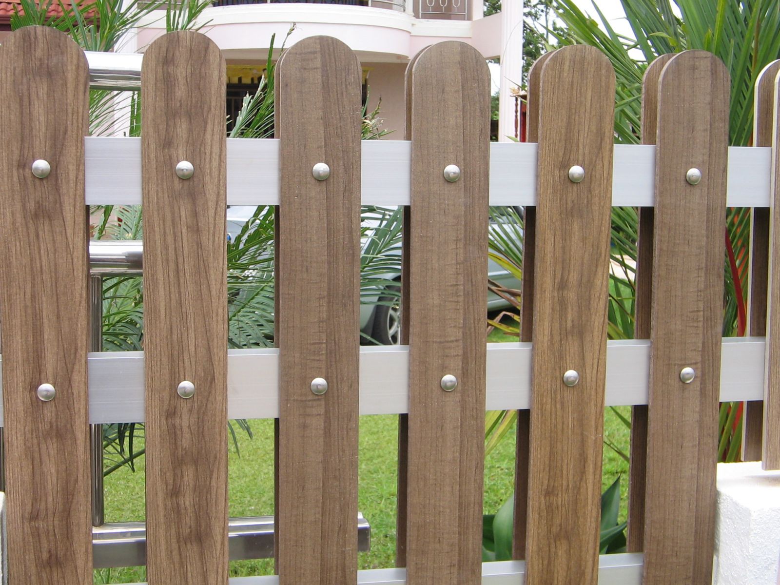 hàng rào gỗ mẫu số 2