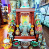 Nằm Ngủ Trước Bàn Thờ