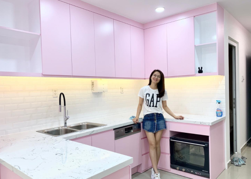 Tủ bếp màu hồng