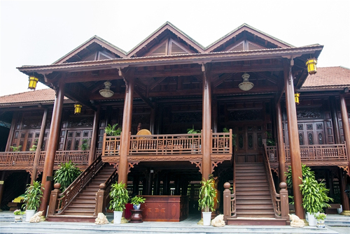 nhà gỗ 2 tầng