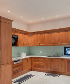 Tủ bếp gỗ tự nhiên